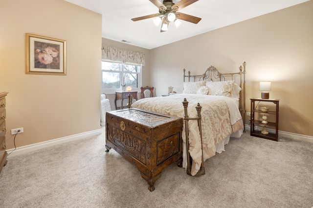 23w531 W Walnut Street, Roselle, IL 60172