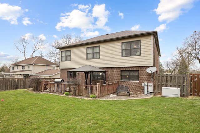 23w531 W Walnut Street, Roselle, IL 60172
