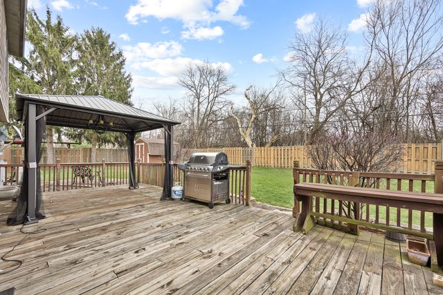 23w531 W Walnut Street, Roselle, IL 60172