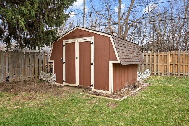 23w531 W Walnut Street, Roselle, IL 60172