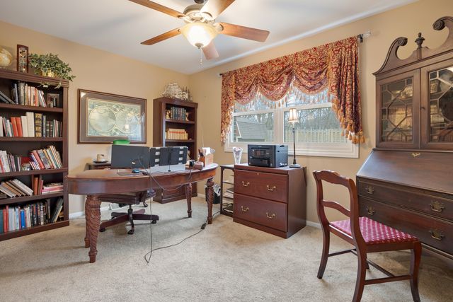 23w531 W Walnut Street, Roselle, IL 60172