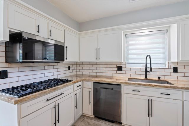 4034 Shady Springs Drive, Seabrook, TX 77586