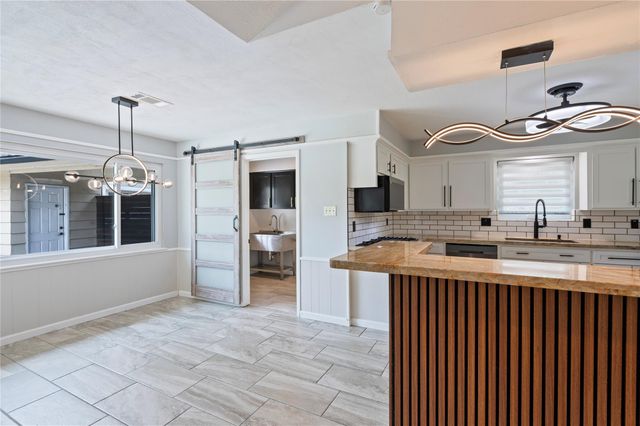 4034 Shady Springs Drive, Seabrook, TX 77586