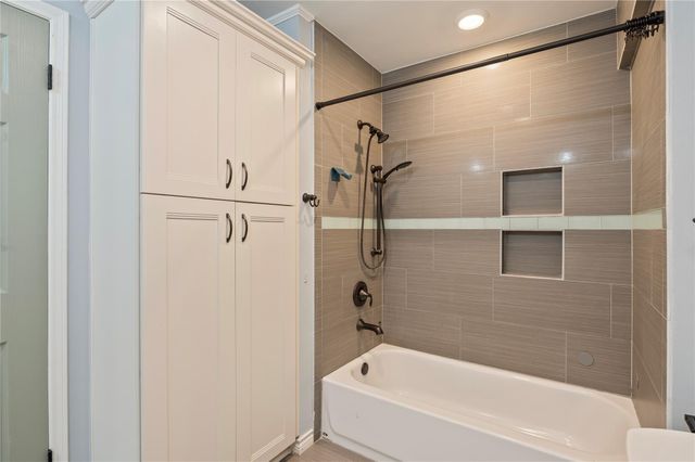 4034 Shady Springs Drive, Seabrook, TX 77586