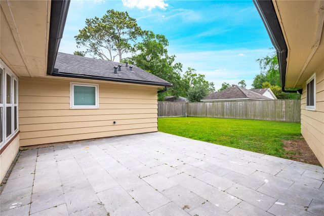 4034 Shady Springs Drive, Seabrook, TX 77586