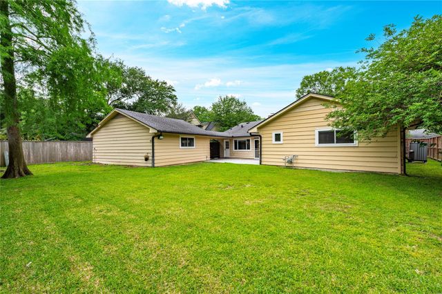 4034 Shady Springs Drive, Seabrook, TX 77586