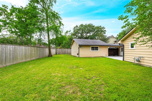 4034 Shady Springs Drive, Seabrook, TX 77586