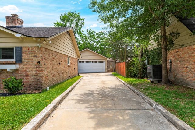 4034 Shady Springs Drive, Seabrook, TX 77586