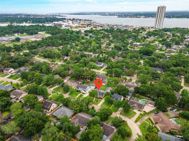 4034 Shady Springs Drive, Seabrook, TX 77586