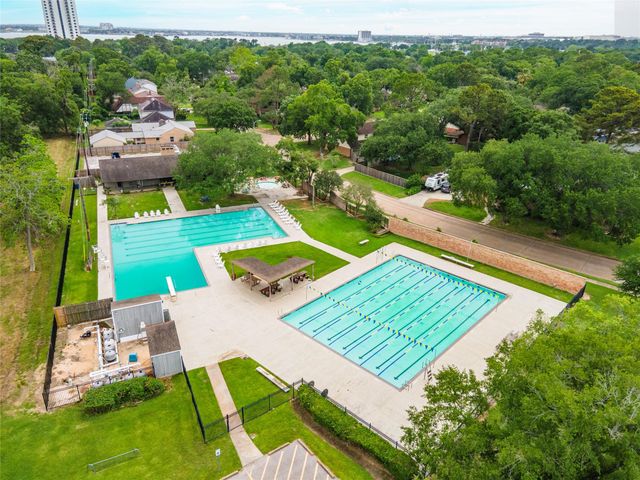 4034 Shady Springs Drive, Seabrook, TX 77586