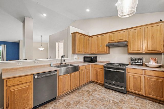 14627 Ivorystone Drive NE, Cedar Springs, MI 49319