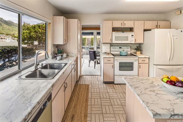 6889 Niumalu Loop, Honolulu, HI 96825