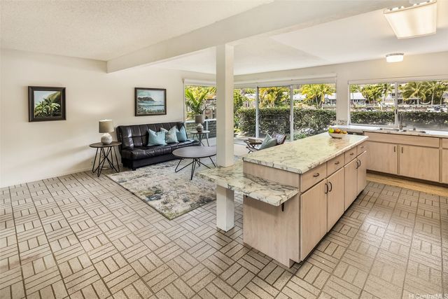 6889 Niumalu Loop, Honolulu, HI 96825