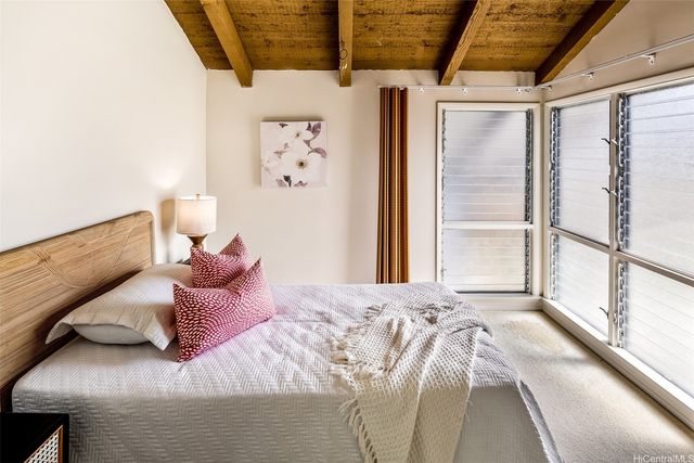 6889 Niumalu Loop, Honolulu, HI 96825