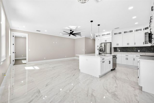 284 ROOSEVELT AVENUE, Masaryktown, FL 34604