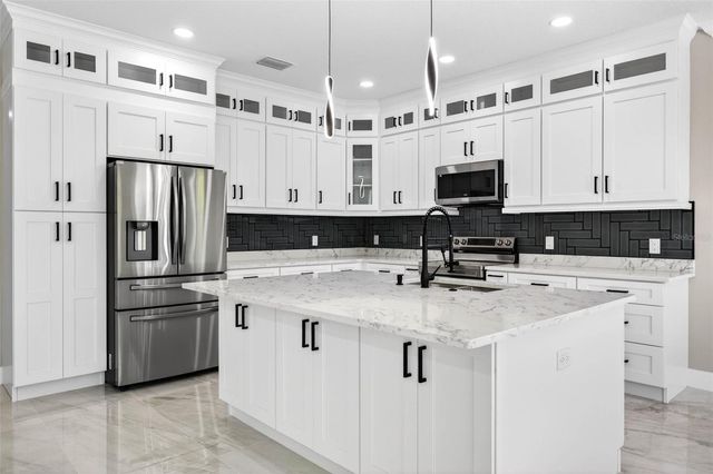 284 ROOSEVELT AVENUE, Masaryktown, FL 34604