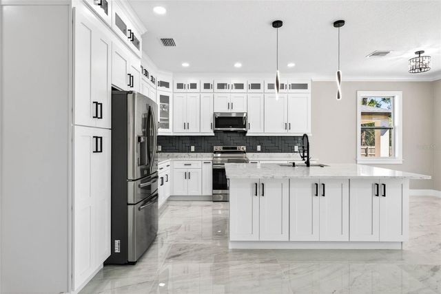 284 ROOSEVELT AVENUE, Masaryktown, FL 34604