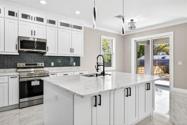 284 ROOSEVELT AVENUE, Masaryktown, FL 34604