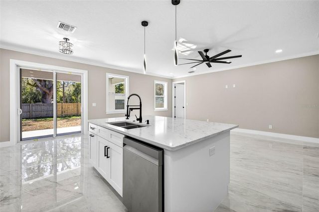 284 ROOSEVELT AVENUE, Masaryktown, FL 34604