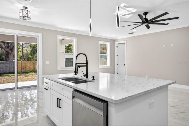 284 ROOSEVELT AVENUE, Masaryktown, FL 34604