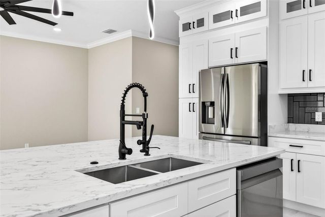 284 ROOSEVELT AVENUE, Masaryktown, FL 34604