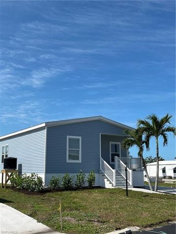 4685 Fiji LN, Bonita Springs, FL 34134