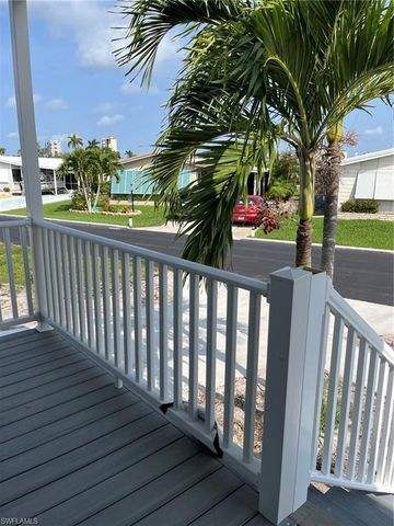 4685 Fiji LN, Bonita Springs, FL 34134