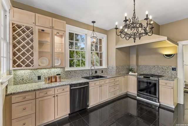 228 W Mulberry Ave, San Antonio, TX 78212
