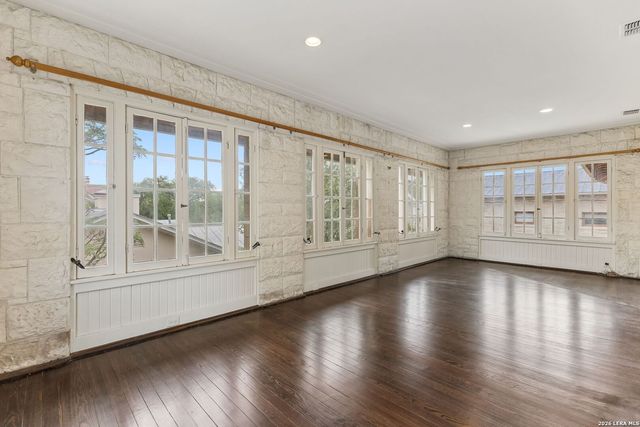 228 W Mulberry Ave, San Antonio, TX 78212