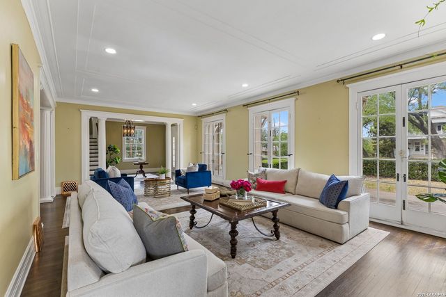 228 W Mulberry Ave, San Antonio, TX 78212
