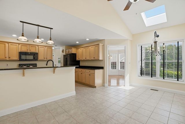 70 Orchard Meadow Dr 70, Shrewsbury, MA 01545