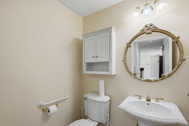 70 Orchard Meadow Dr 70, Shrewsbury, MA 01545