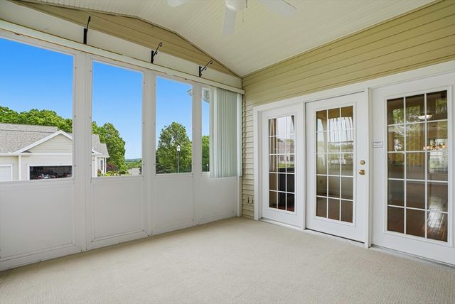 70 Orchard Meadow Dr 70, Shrewsbury, MA 01545