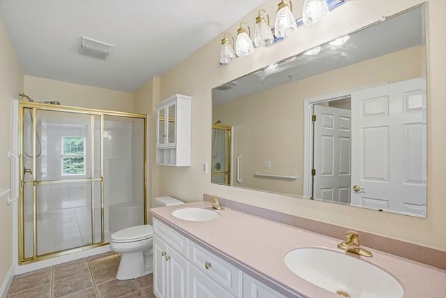 70 Orchard Meadow Dr 70, Shrewsbury, MA 01545