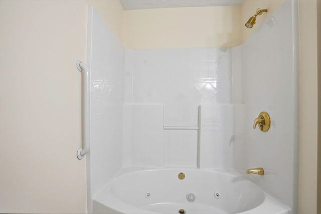 70 Orchard Meadow Dr 70, Shrewsbury, MA 01545