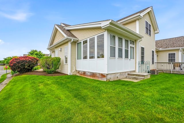 70 Orchard Meadow Dr 70, Shrewsbury, MA 01545