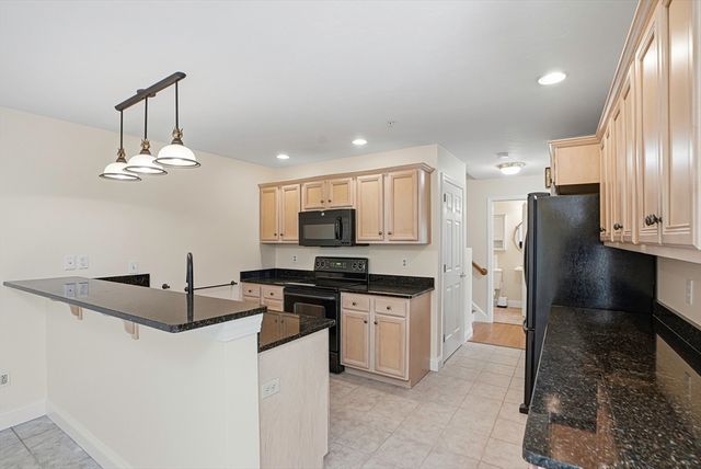 70 Orchard Meadow Dr 70, Shrewsbury, MA 01545