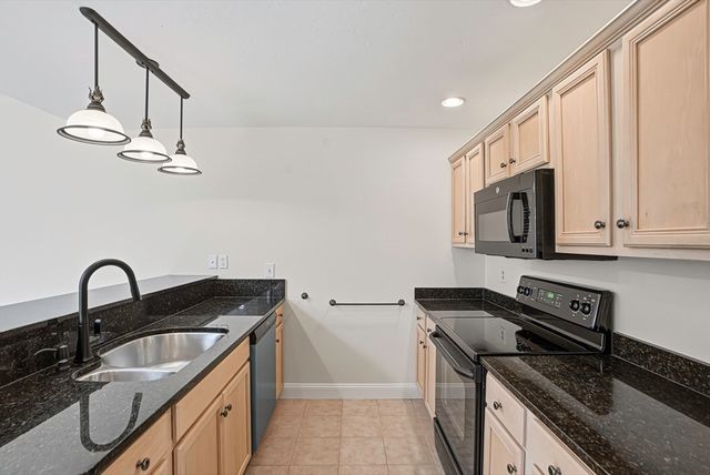 70 Orchard Meadow Dr 70, Shrewsbury, MA 01545