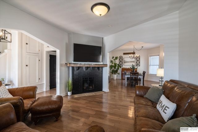 4624 Farnam Street, Omaha, NE 68132