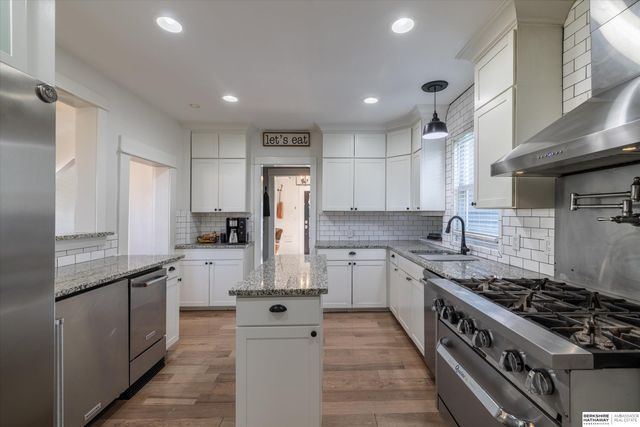 4624 Farnam Street, Omaha, NE 68132