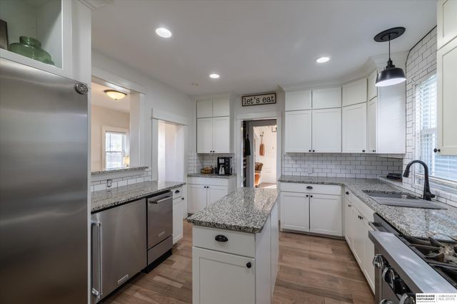 4624 Farnam Street, Omaha, NE 68132