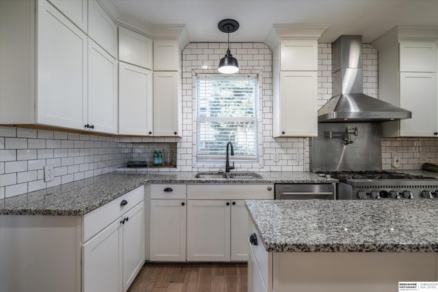 4624 Farnam Street, Omaha, NE 68132