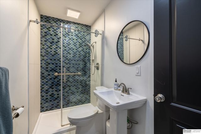 4624 Farnam Street, Omaha, NE 68132