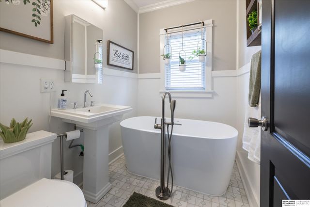 4624 Farnam Street, Omaha, NE 68132