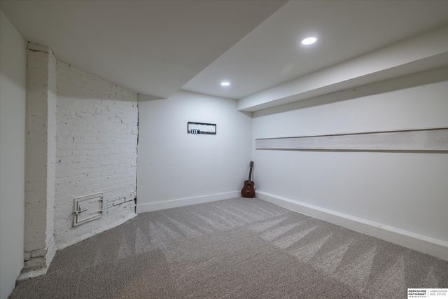 4624 Farnam Street, Omaha, NE 68132