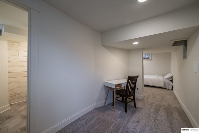 4624 Farnam Street, Omaha, NE 68132