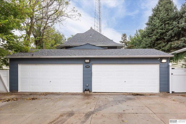 4624 Farnam Street, Omaha, NE 68132