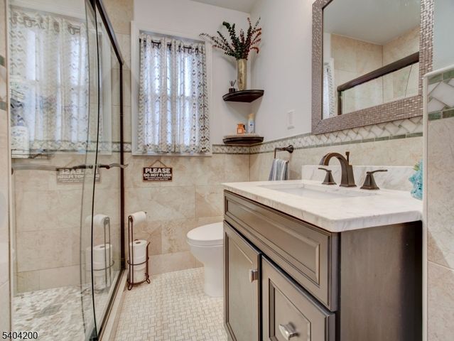 833 Cleveland Ave, Elizabeth City, NJ 07208