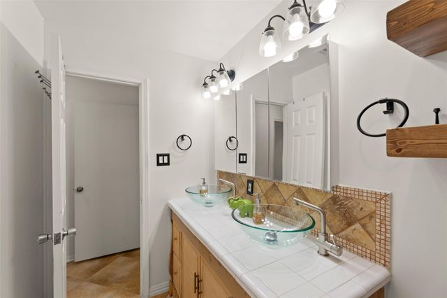 6714 Canyon Way Drive, Houston, TX 77086