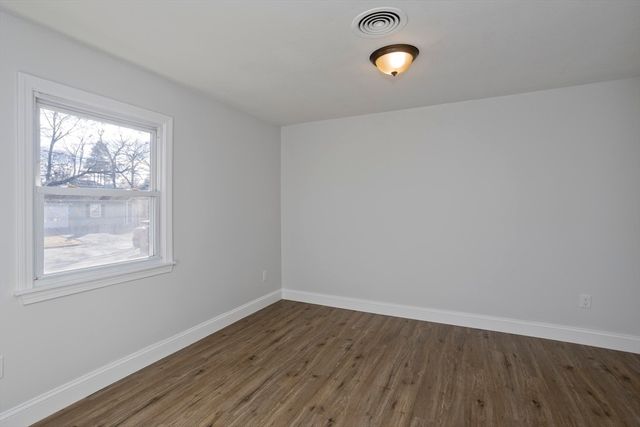 118 Keddy St, Springfield, MA 01109